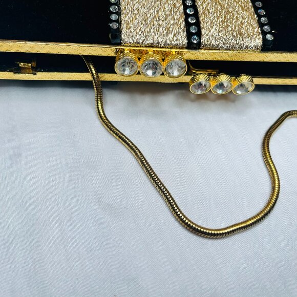 Vintage Elegance for Every Occasion: Black Velvet Handbag - Picture 9 of 12